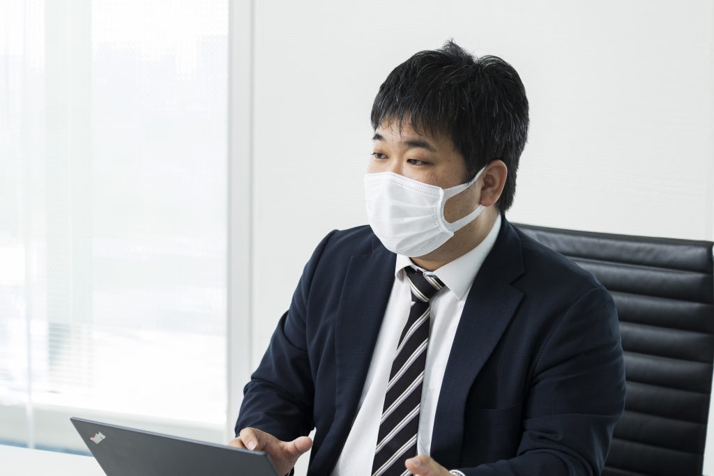 住所変更希望者の8割をボイスボットへ誘導、うち7割が完結