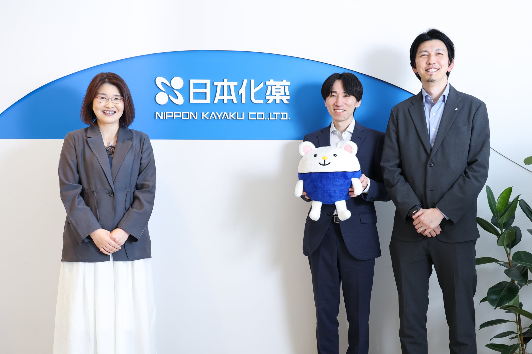 日本化薬株式会社